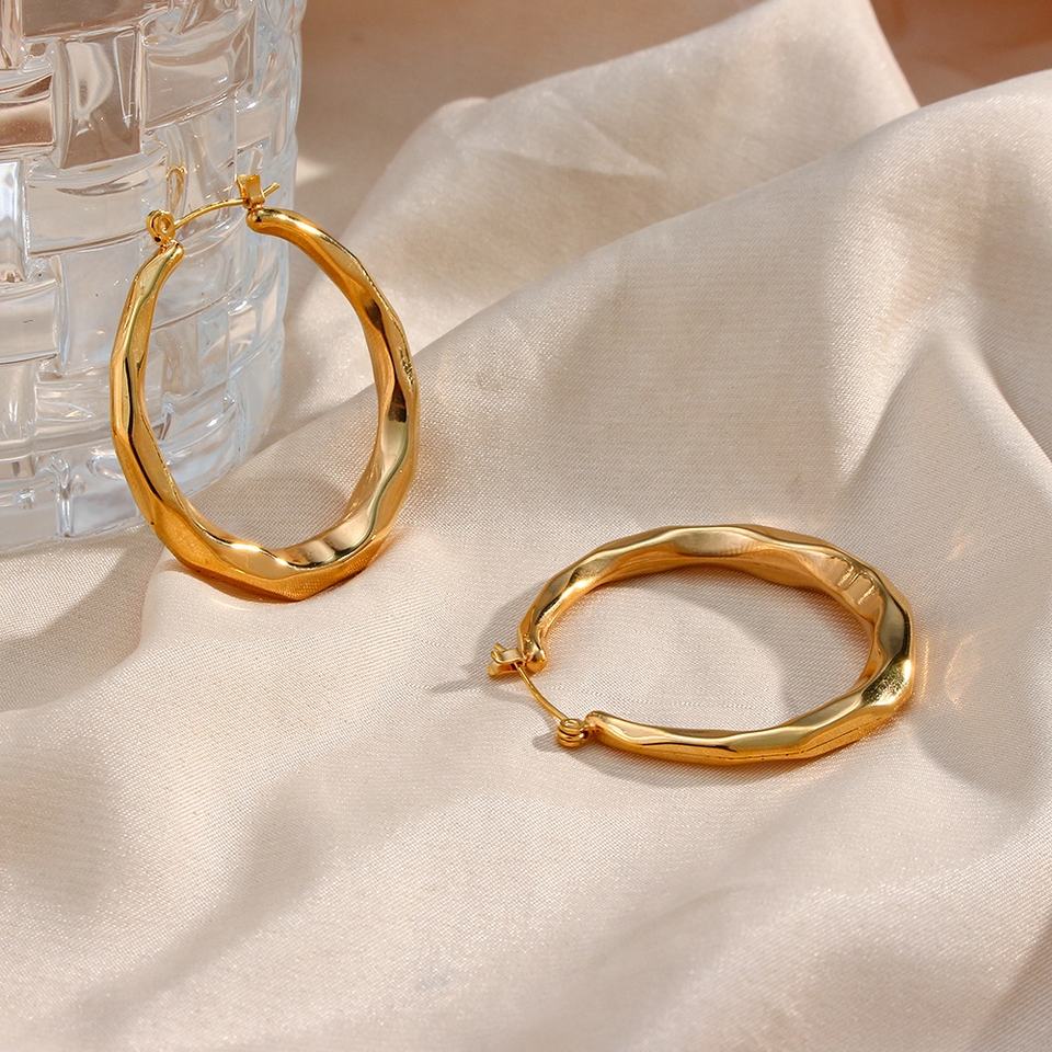 Aire Hoop Earrings